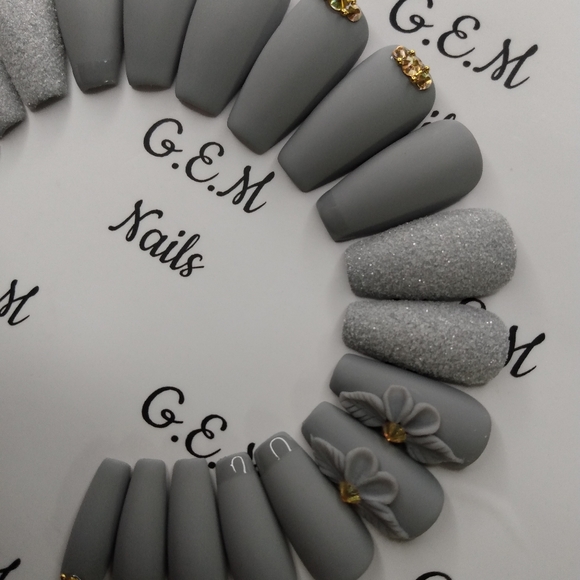 Press on nails (medium length tapered coffin) - Picture 2 of 2